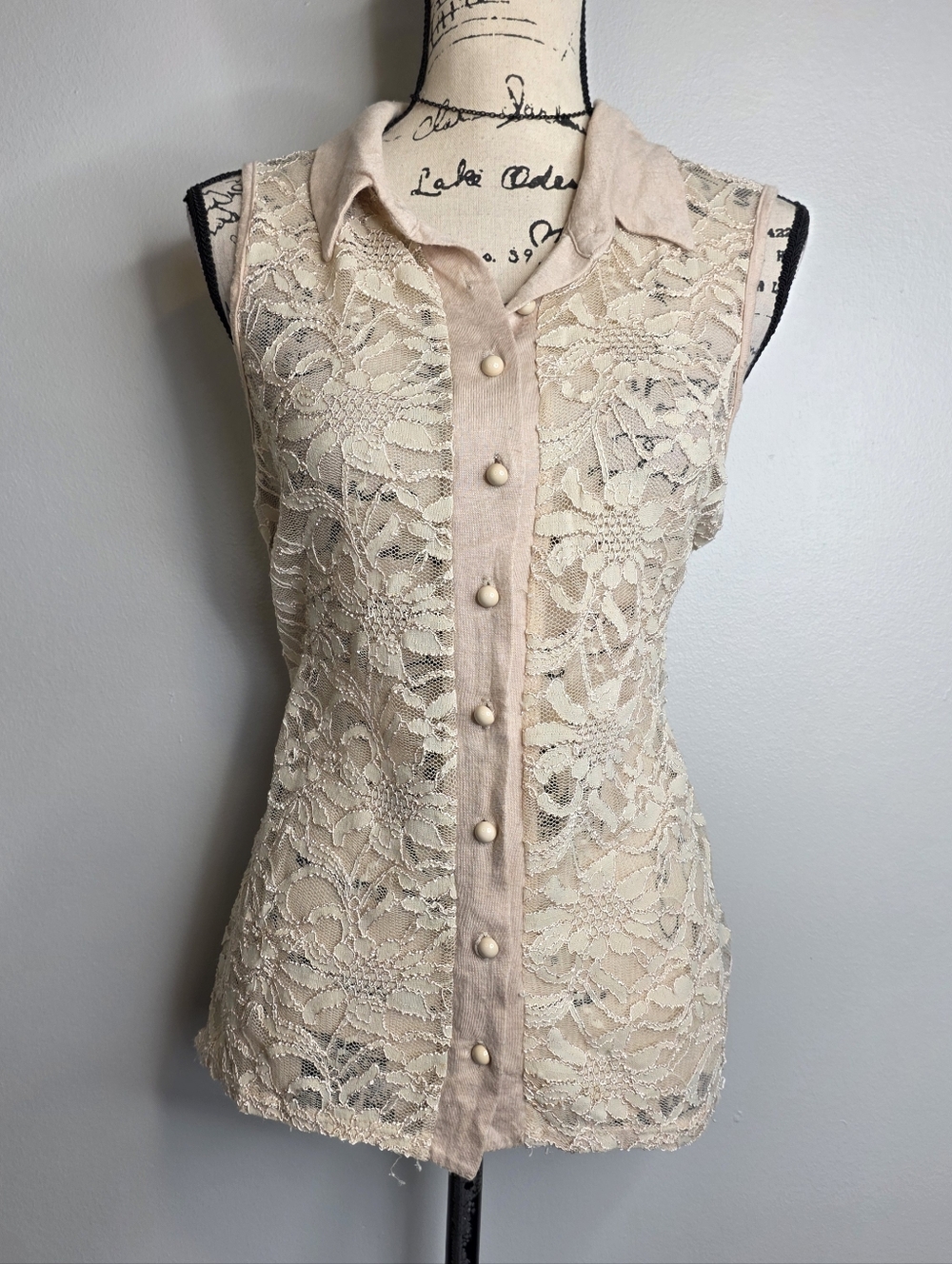 Y2k Fashion Magazine Sleeveless Lace Button-Front Blouse in Beige Sz L